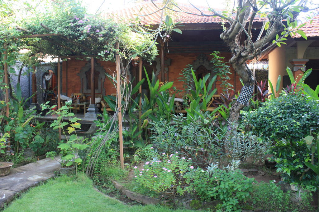 Cleopatra Beach Bungalows Hotel Lovina Esterno foto